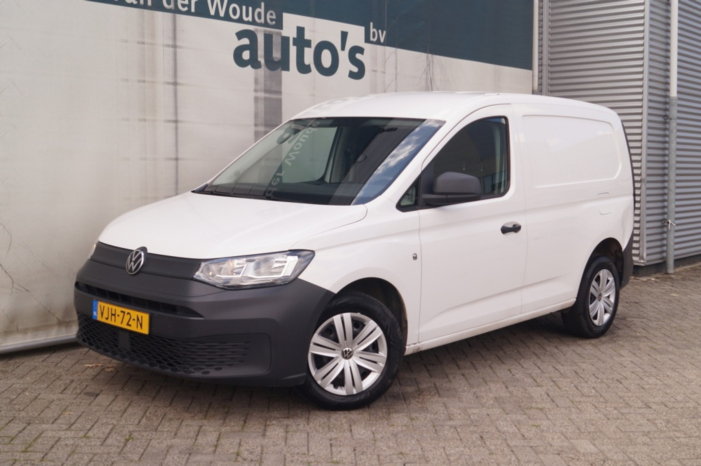 Foto van Volkswagen Caddy Modified Partition Wall