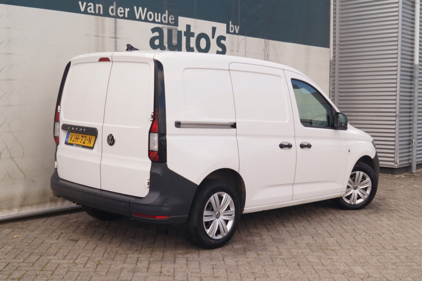 Foto van Volkswagen Caddy Modified Partition Wall