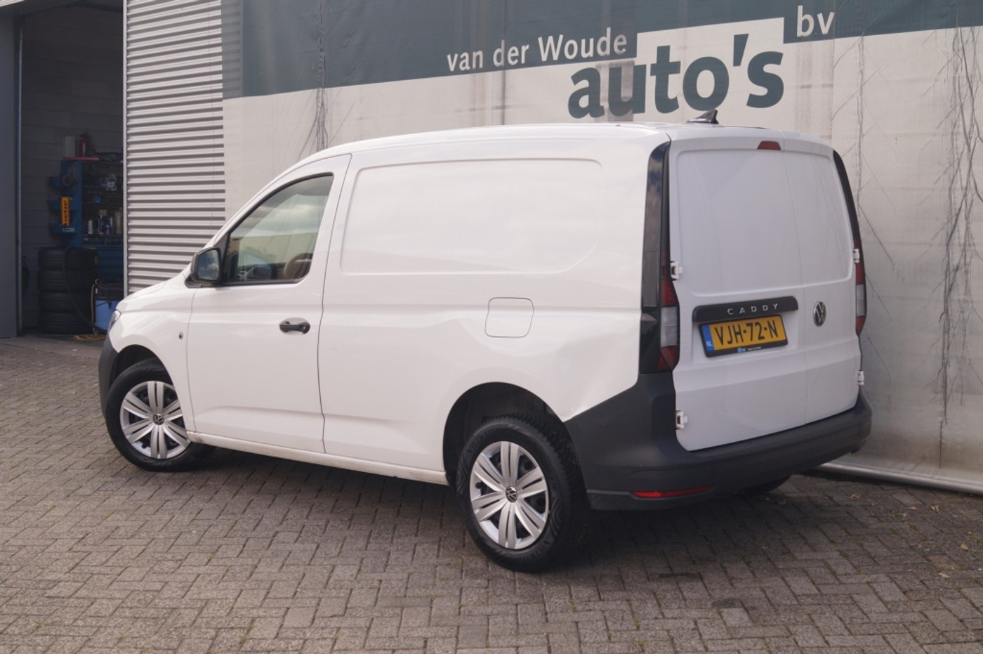 Foto van Volkswagen Caddy Modified Partition Wall