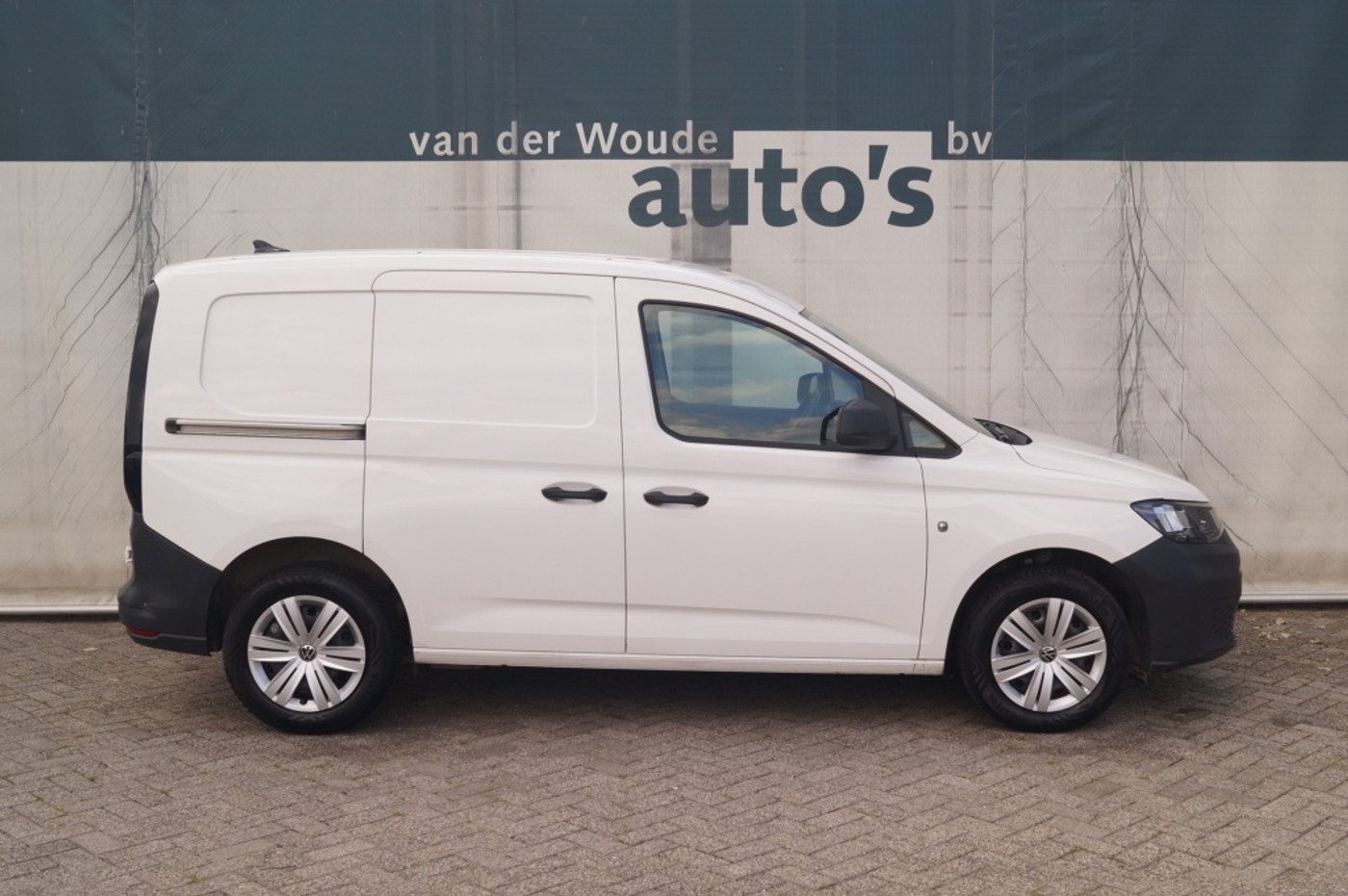 Foto van Volkswagen Caddy Modified Partition Wall