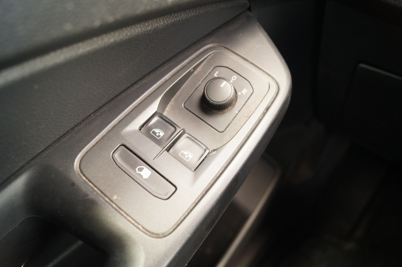 Foto van Volkswagen Caddy Modified Partition Wall