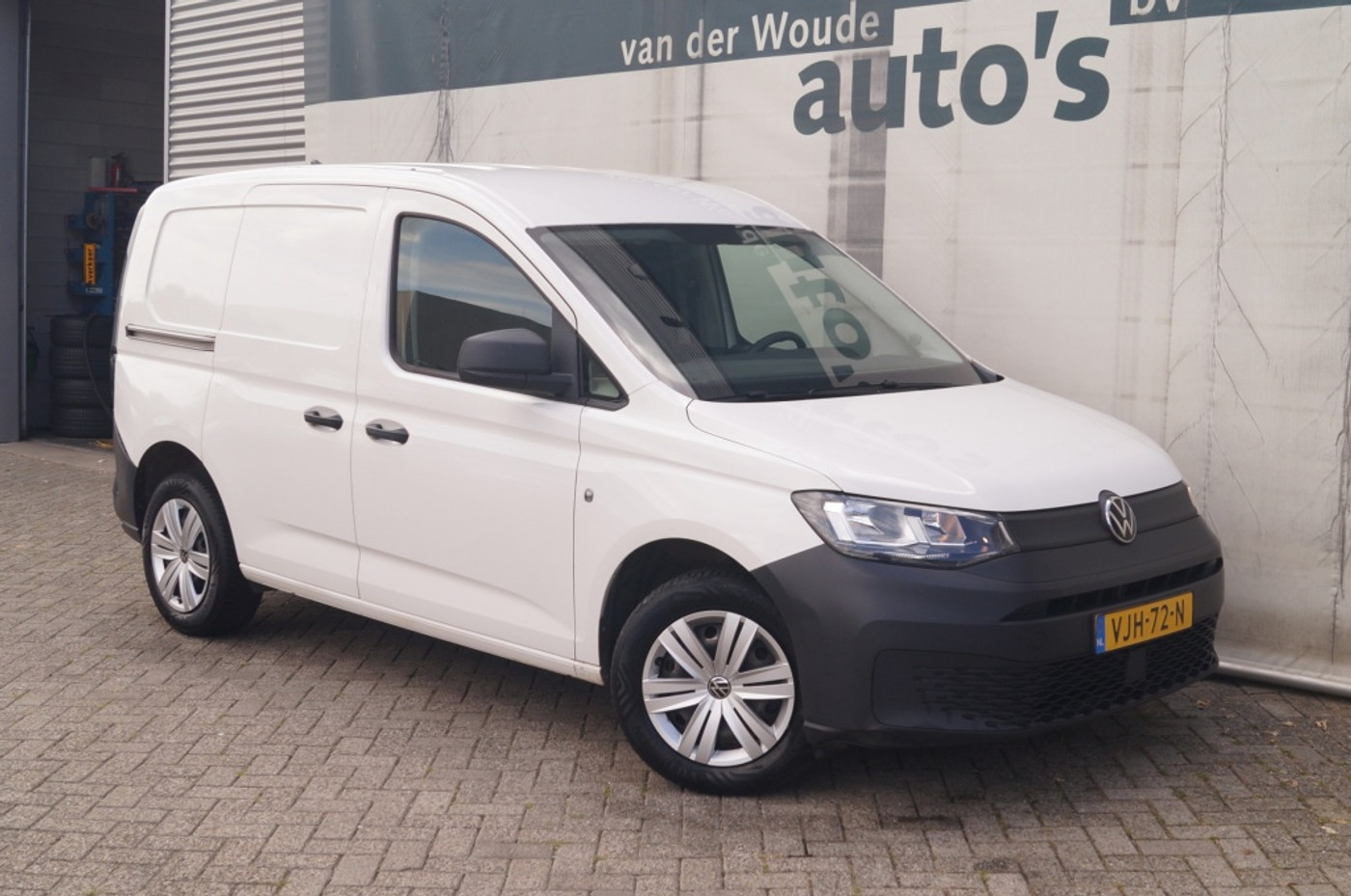 Foto van Volkswagen Caddy Modified Partition Wall