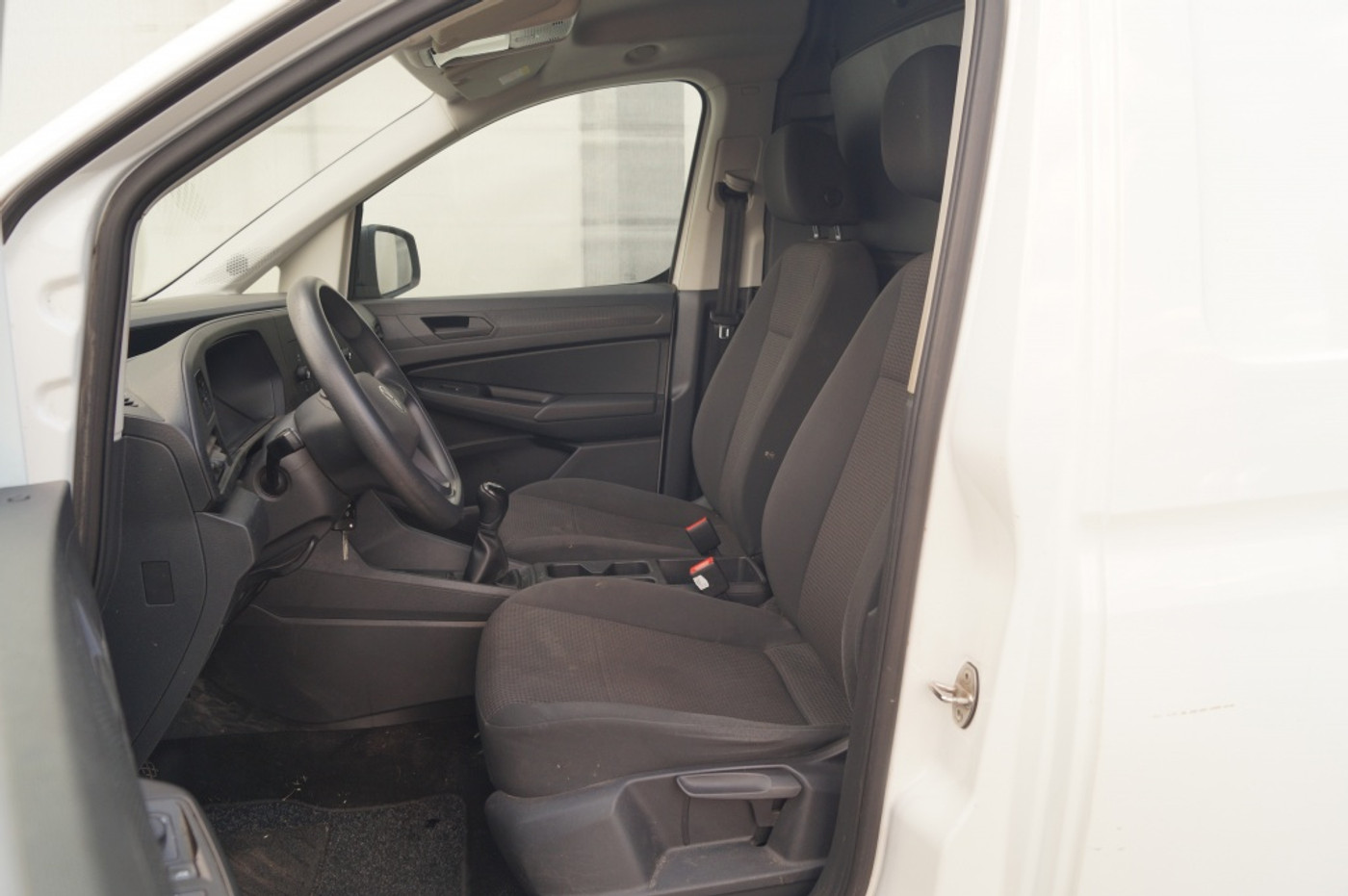 Foto van Volkswagen Caddy Modified Partition Wall