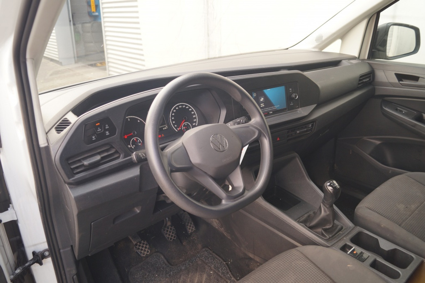 Foto van Volkswagen Caddy Modified Partition Wall