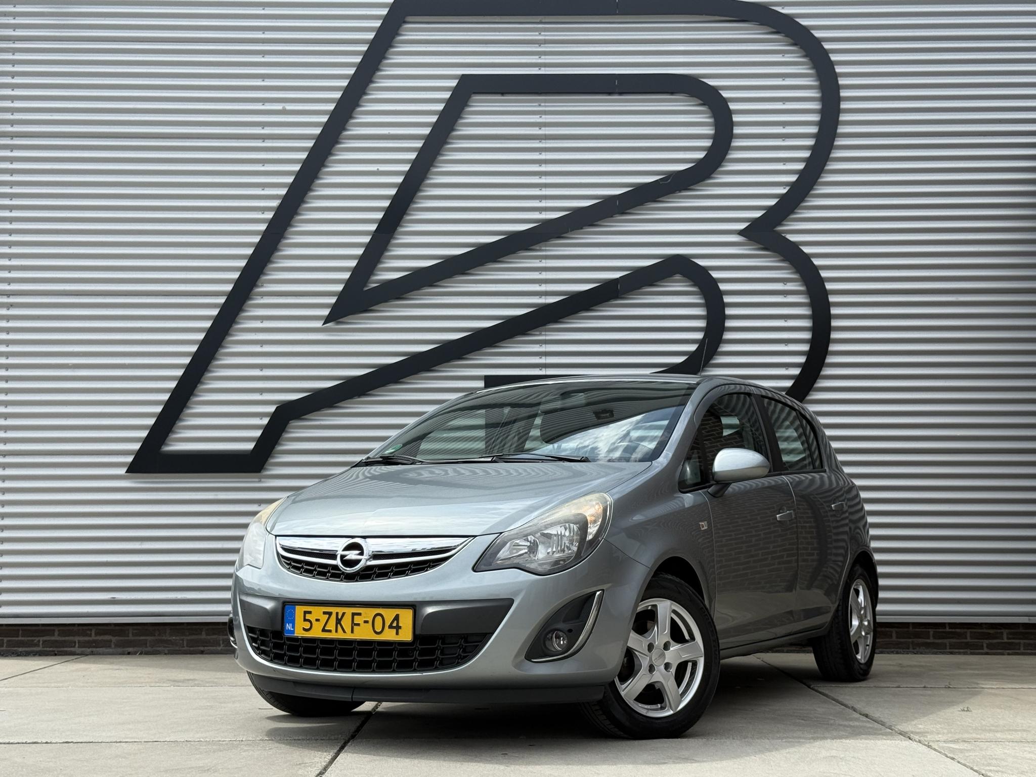 Opel Corsa 1.2-16V Berlin 2014 - voorkant