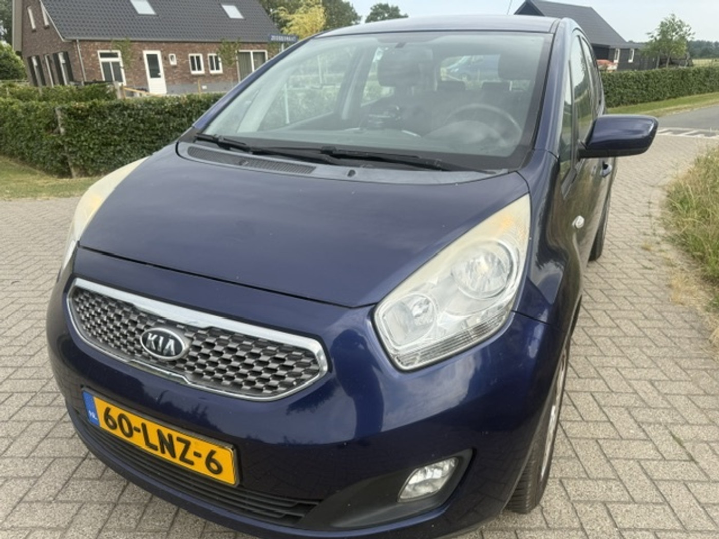 Kia Venga 1.4 CVVT X-tra 2010 - voorkant