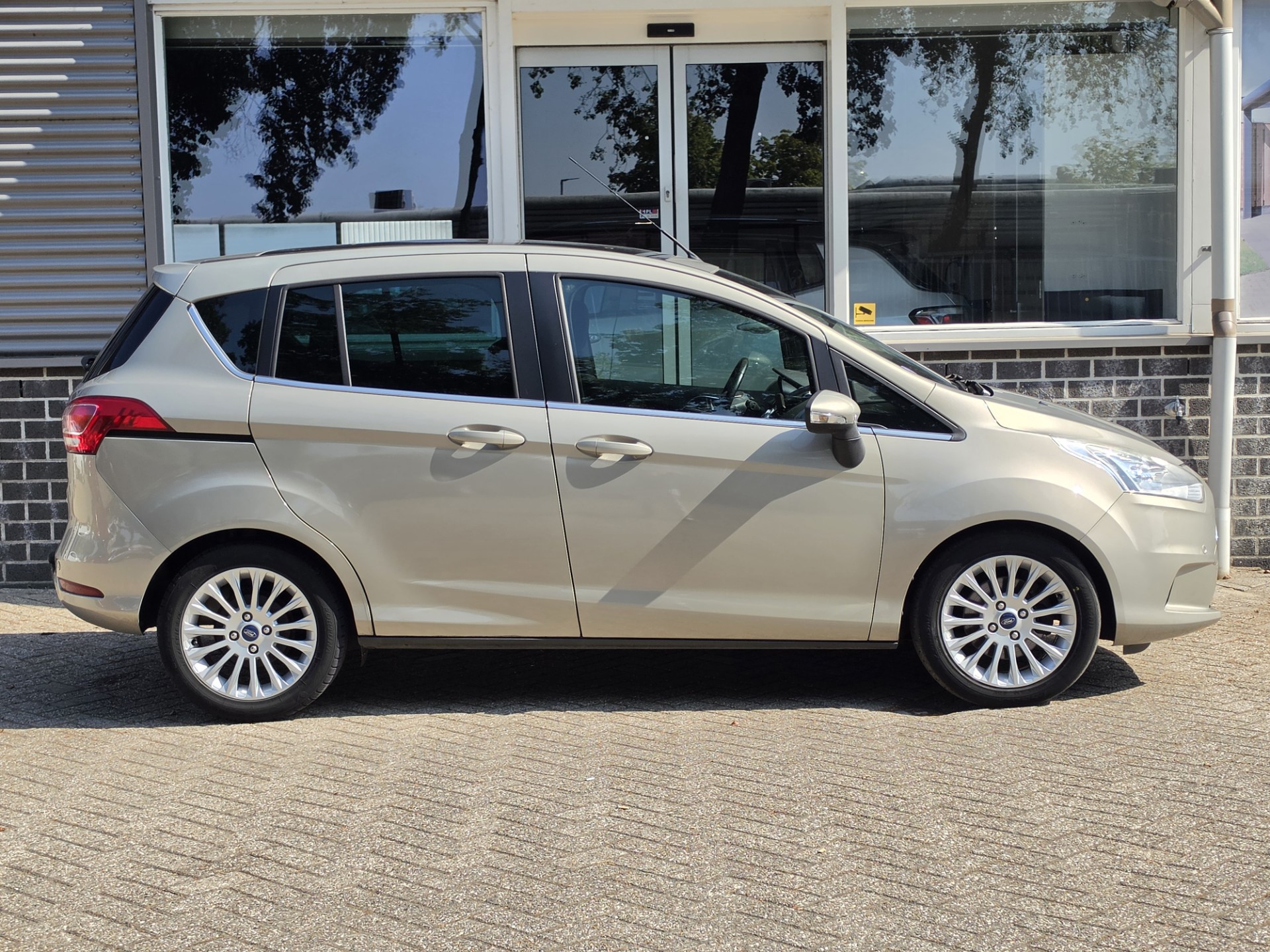 Foto van Ford B-max