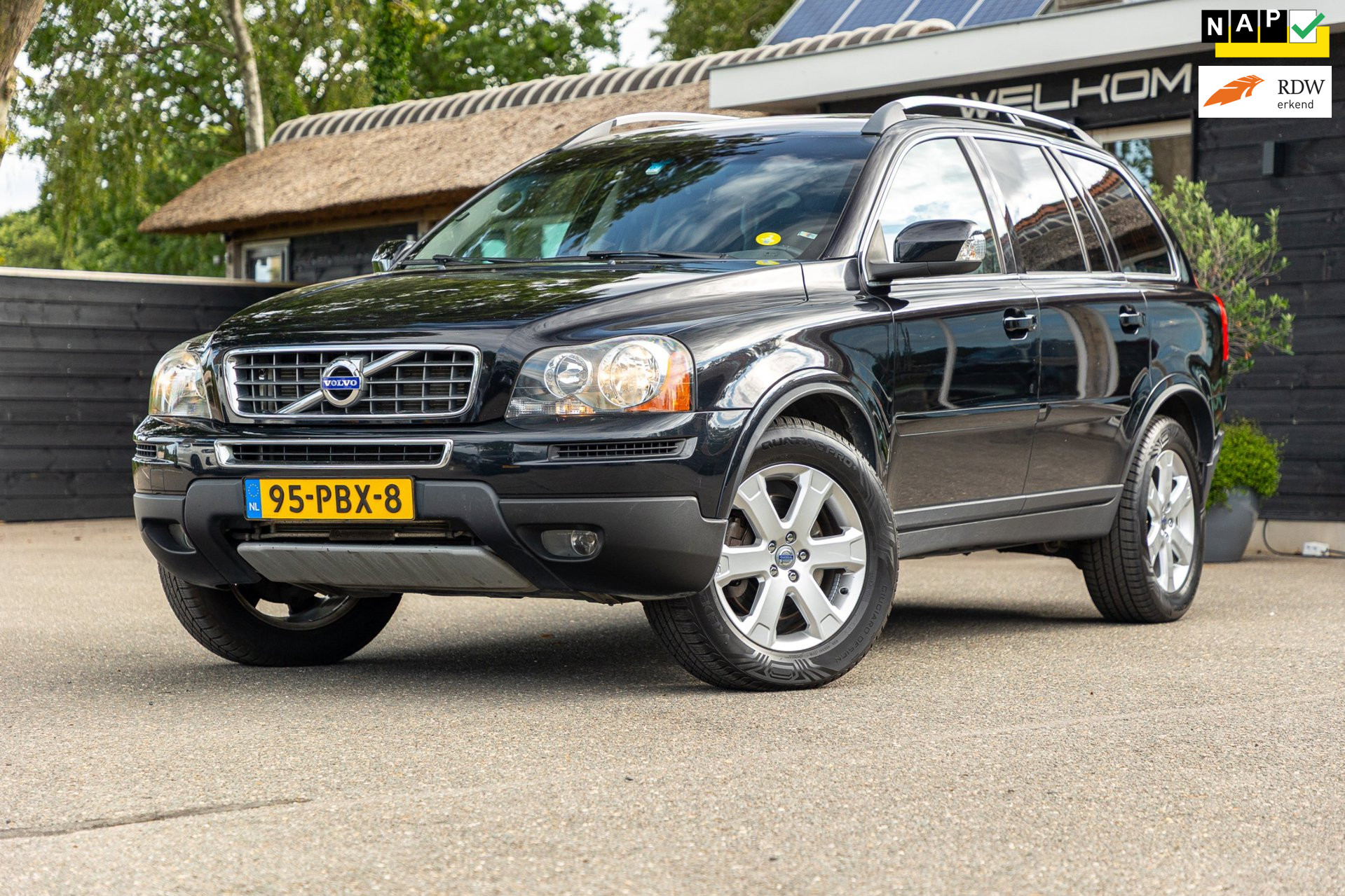 Volvo Xc90 2.5 T5 Limited Edition NL Auto I NAP I Trekhaak I Leder I 7 Persoons I Climate I Cruise I Stoelverwarming 2011 - voorkant