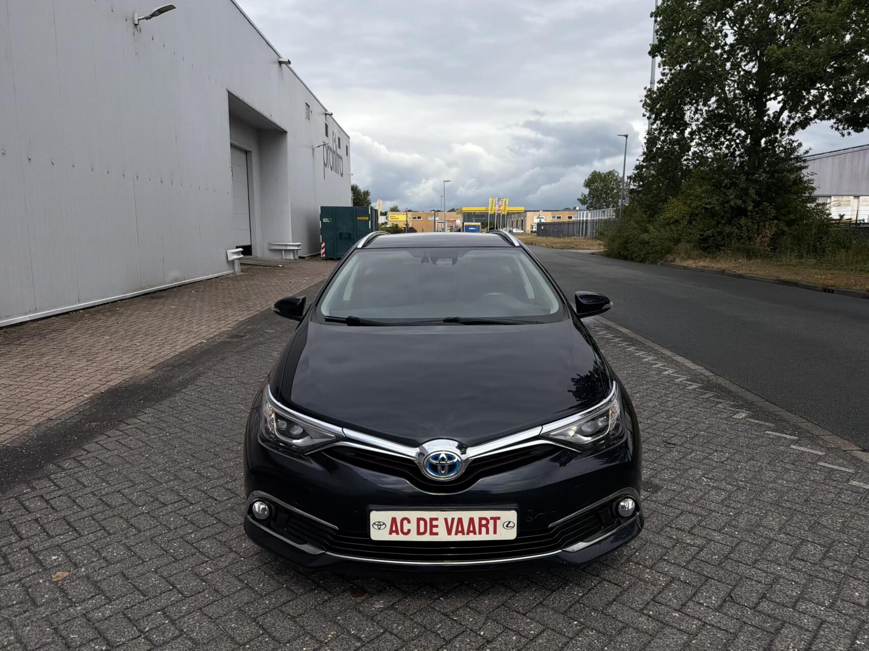 Toyota Toyota Auris 1.8 Hybrid Executive - NAVI/LED/PANODAK/CAM/NAP 2015 - voorkant
