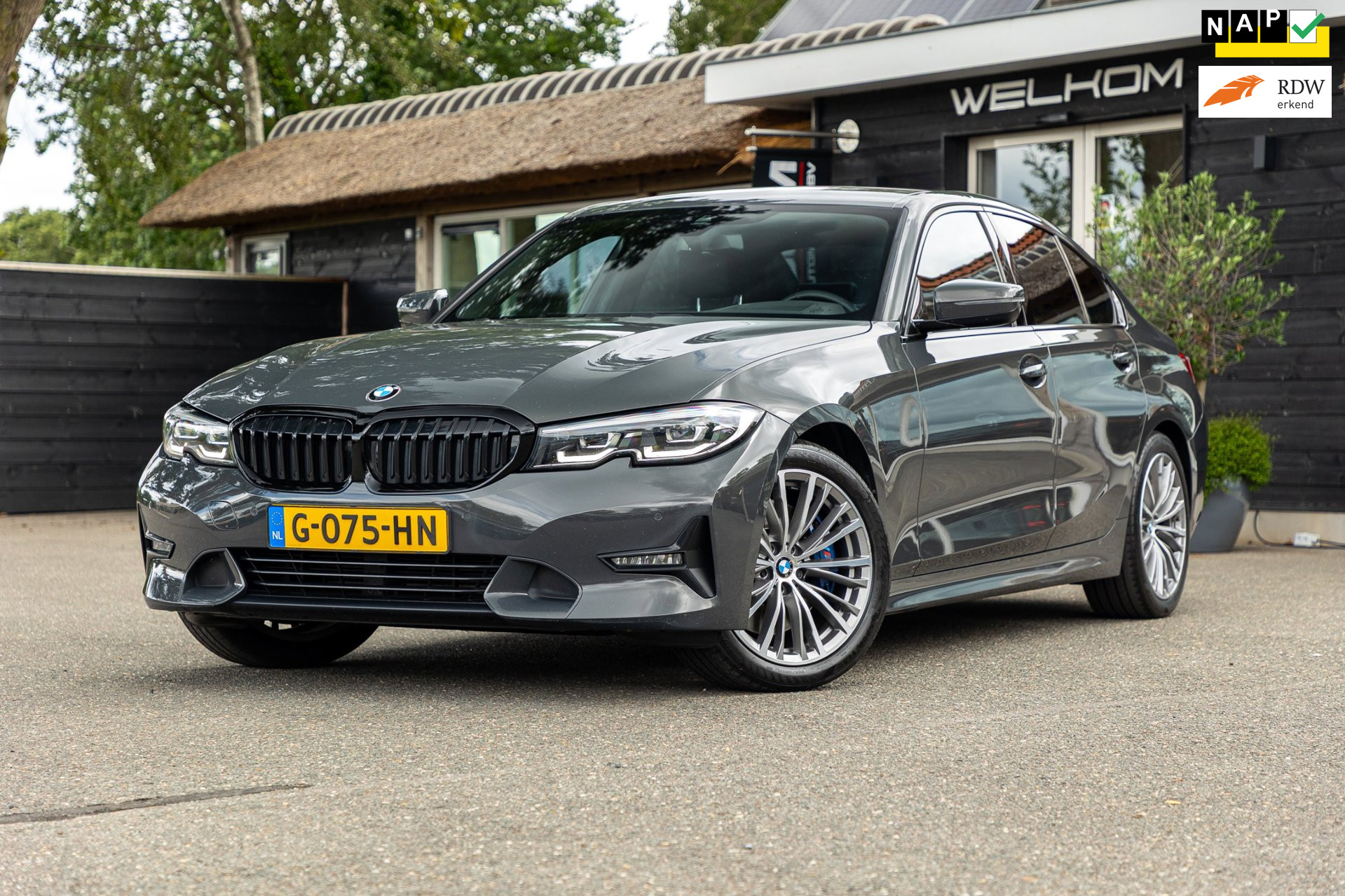 BMW 318d 318d 190 PK High Executive Edition Dravitgrau metallic I Leder I Led I HiFi I Head Up I Sportstoelen I NL Auto I NAP 2019 - voorkant