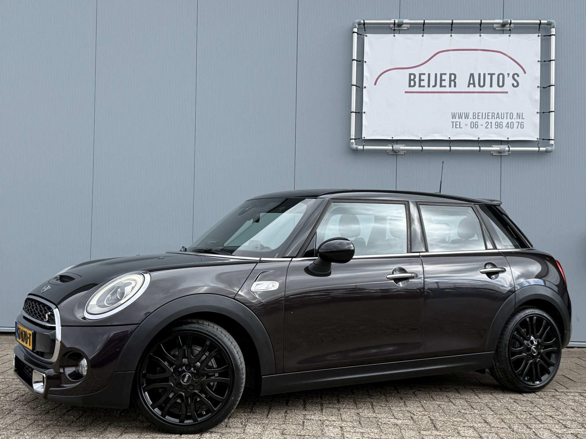 Mini Cooper S 2.0 Cooper S Chili Serious Business Automaat 2015 - voorkant