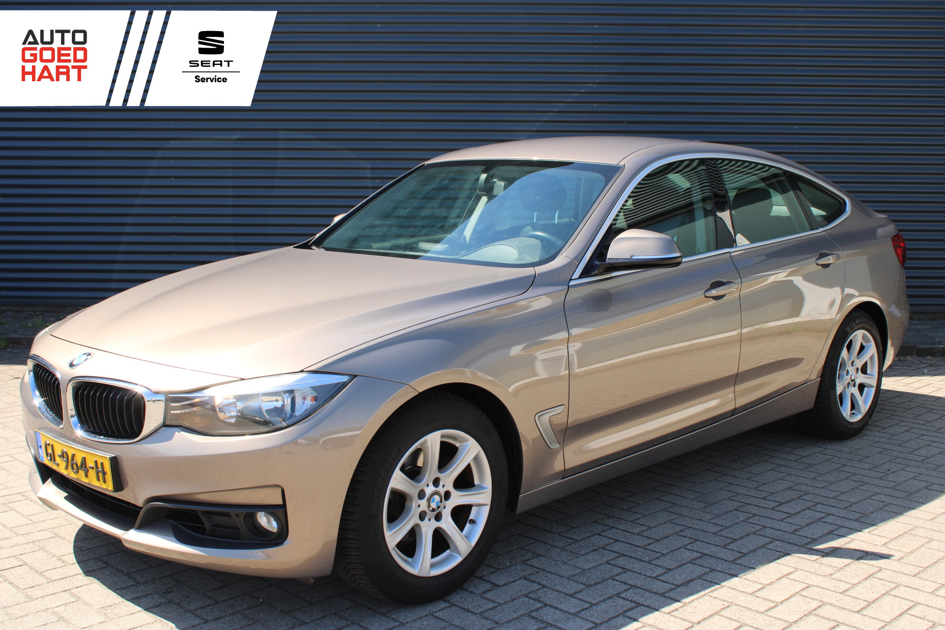 BMW 320i 320i Business Navigatie Cruisecontrole 2015 - voorkant