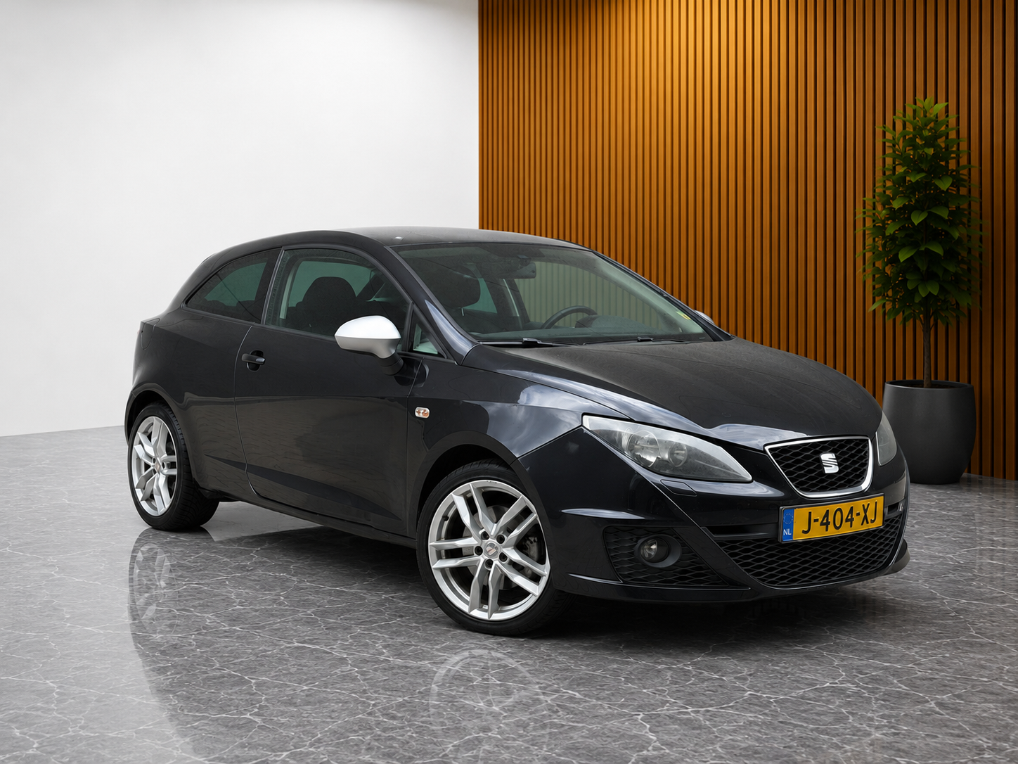 Seat Ibiza 1.4 TSI FR LEES BESCHRIJVING! (STOELVERWARMING, FR, AIRCO, MULTIMEDIA, VOLLEDIGE GESCHIEDENIS AANWEZIG) 2011 - voorkant