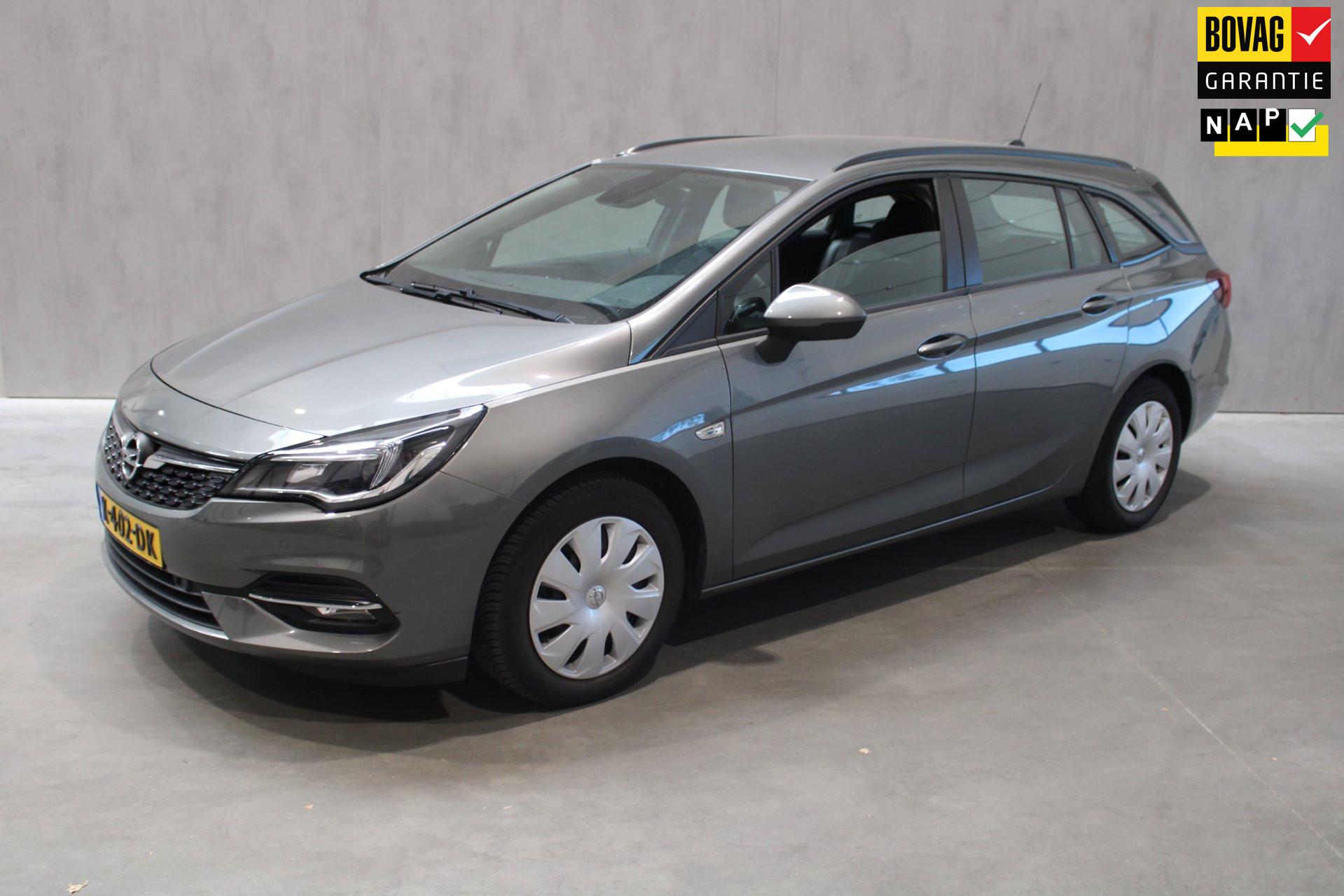 Opel Astra Sports Tourer 1.2 Business Edition Prijs is rijklaar incl Bovag garantie 2020 - voorkant