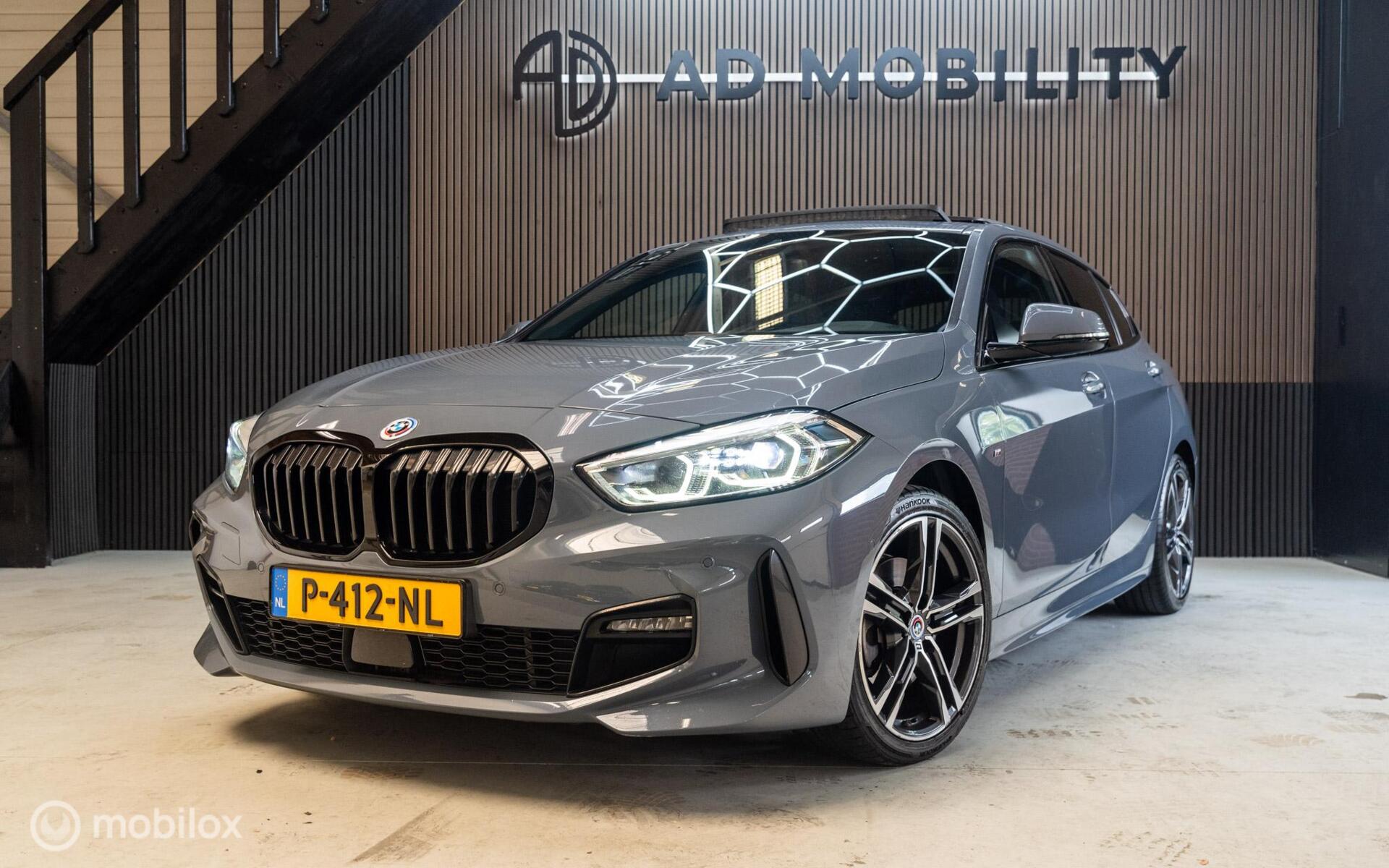 BMW 118i 118i M Sport Edition PANO KUIPSTOELEN CAMERA 2022 - voorkant