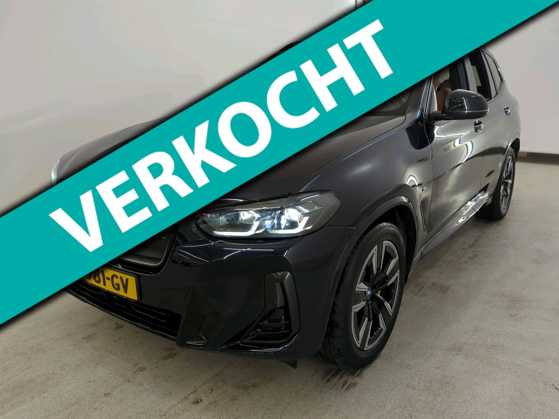 BMW Ix3 80 kWh 286pk Executive | SOH 100% | ShadowLine | Parking Pack | Facelift | Sensatec Cognac | M Sport | Camera | CarPlay 2022 - voorkant