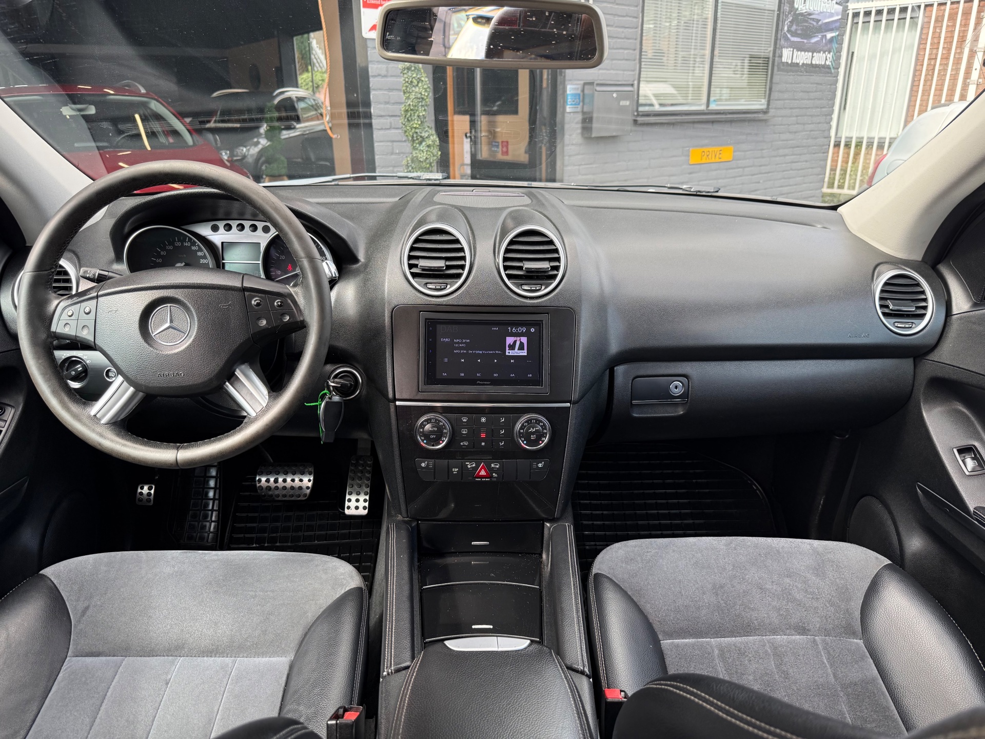 Foto van Mercedes-Benz ML 350