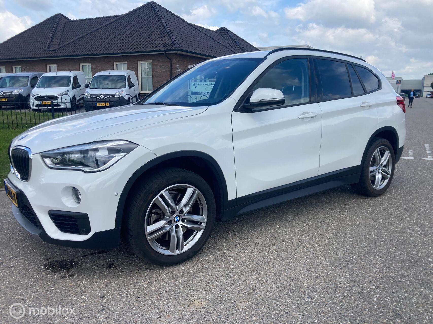 BMW X1 20i High Executive leder aut camera 2018 - voorkant