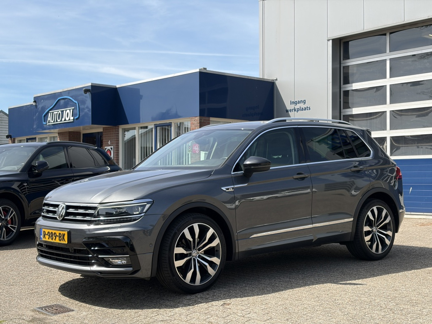 Volkswagen Tiguan 1.5 TSI Highl. Bus R-line|achteruitrijcamera|rijklaarprijs 2019 - voorkant