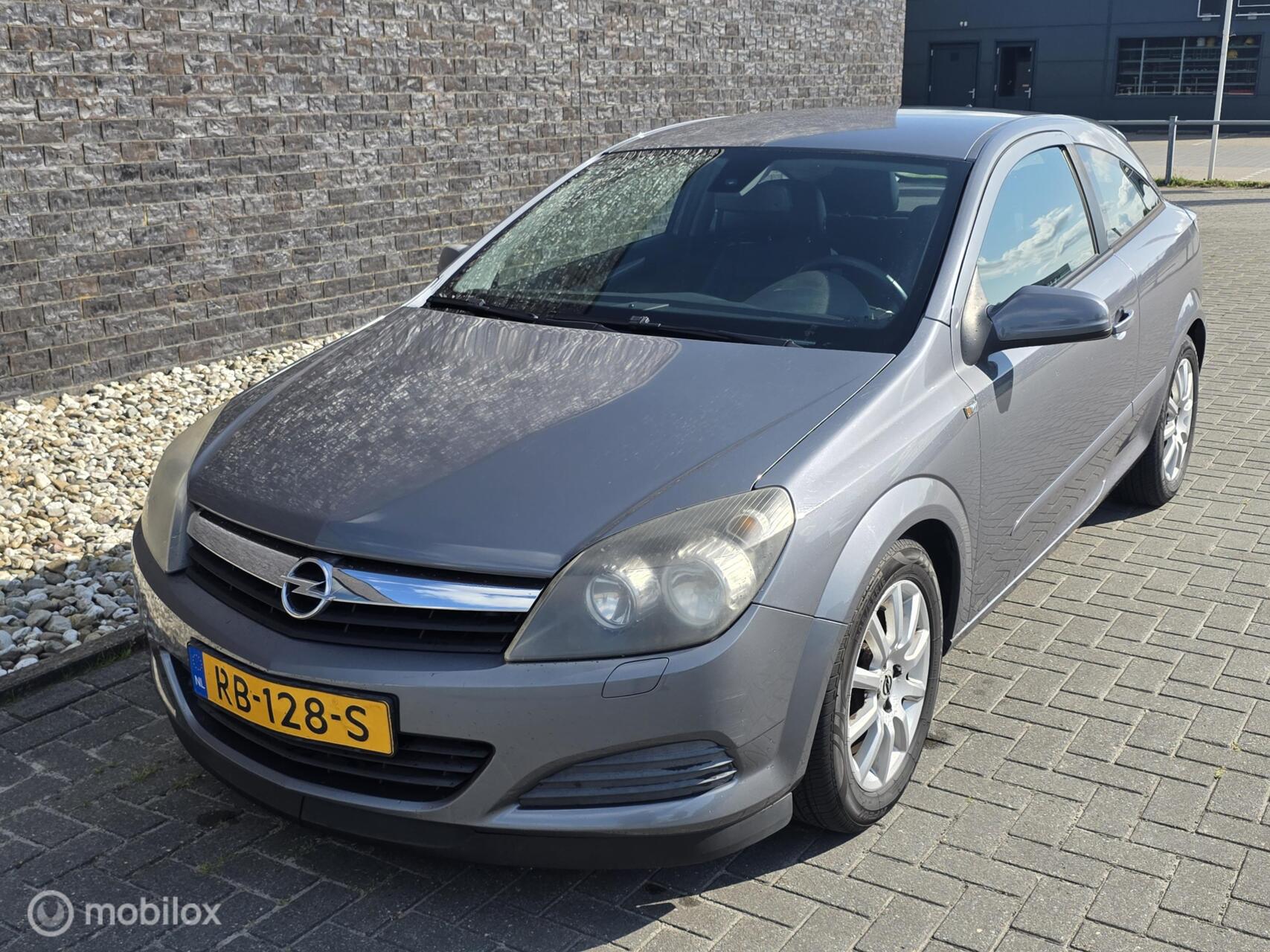 Opel Astra GTC 1.4 Cosmo - Airco - Cruise - Automaat! 2006 - voorkant