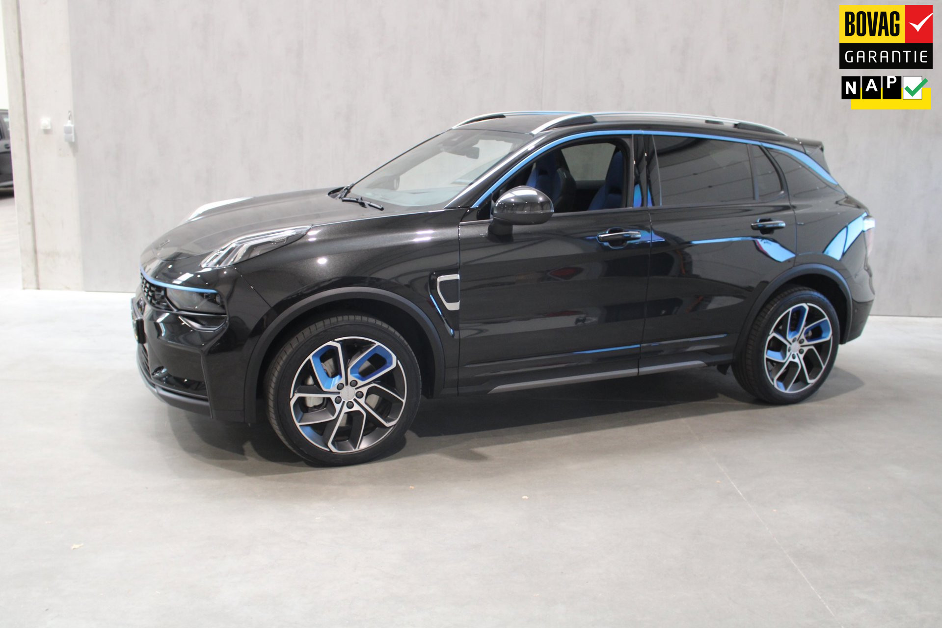Lynk&co LYNK & Co 01 1.5 NL Auto/Zwarte hemel/360/Rijklaar/Nederlandse auto/Bovag 2024 - voorkant