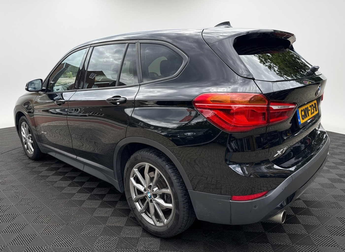 Foto van BMW X1 Xdrive25e