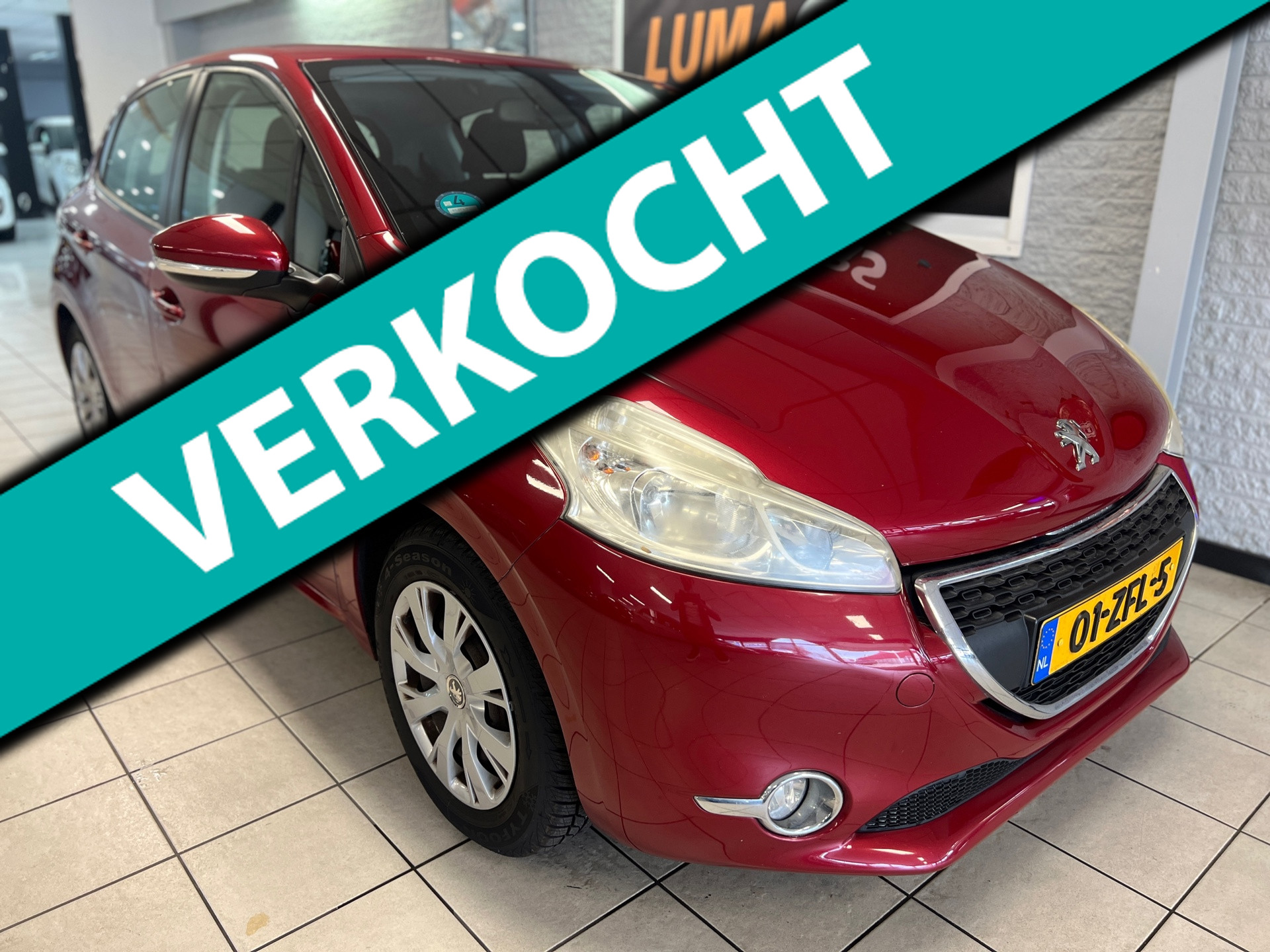 Peugeot 208 1.2 VTi Access |Nieuwe APK | Cruise | Navi | PDC 2012 - voorkant