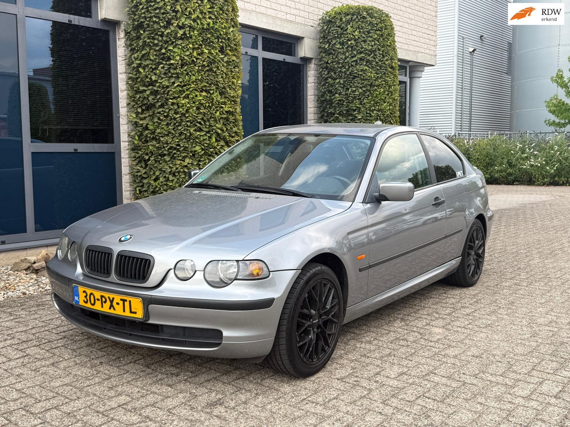 BMW 3er Reihe 316ti Black&Silver |Nieuwe APK| 2005 - voorkant