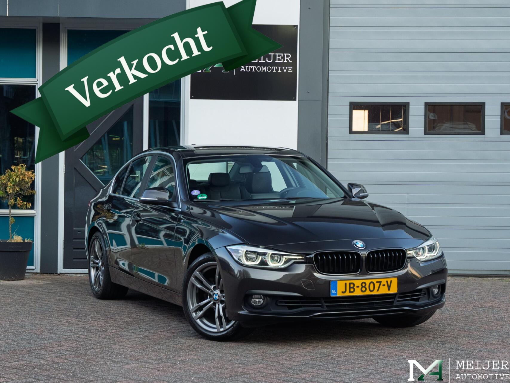 BMW 320i 320i Essential|Leder|LED|Navi Pro|Stoelv.|Cruise|PDC|NAP 2016 - voorkant