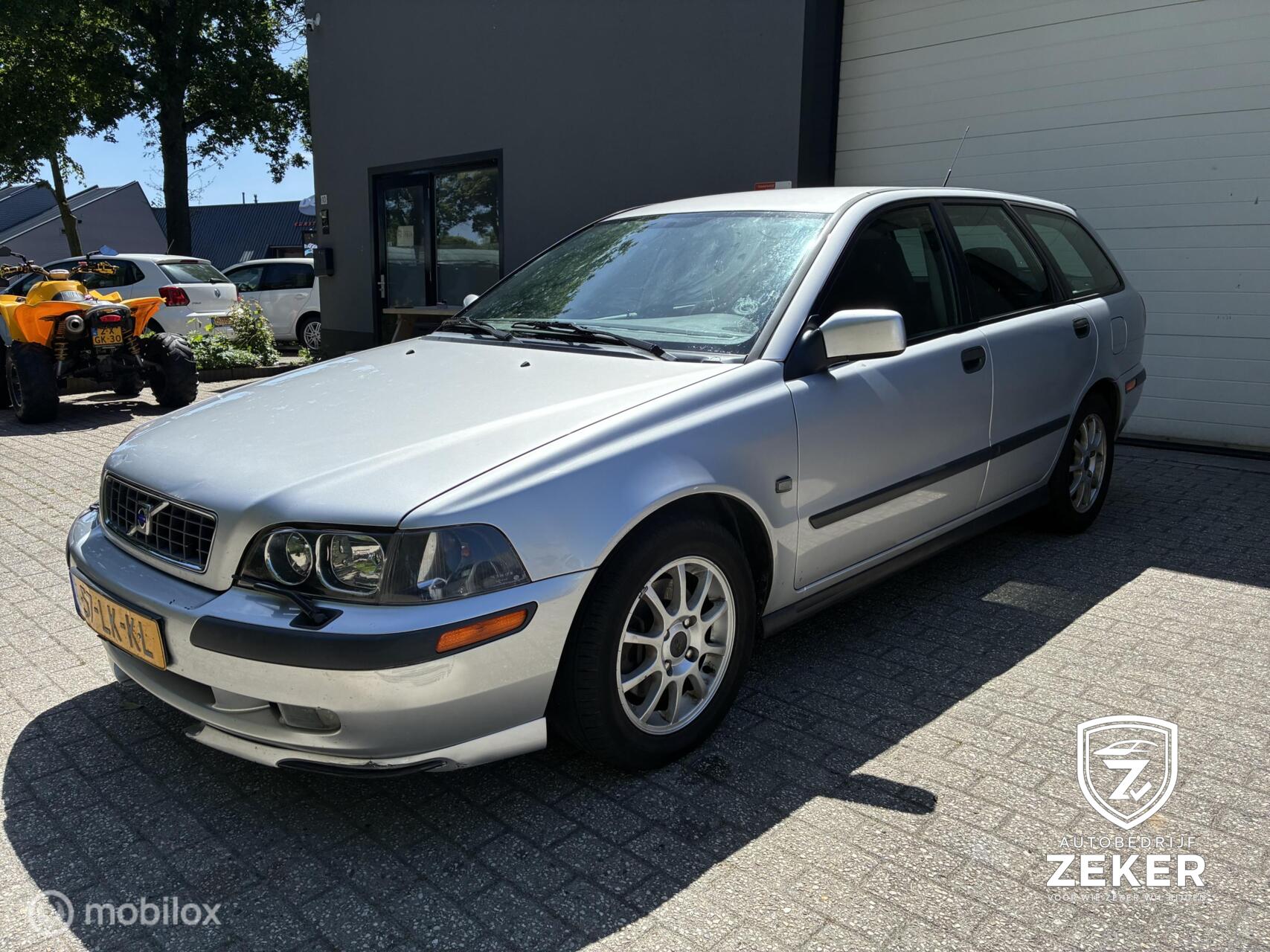Volvo V40 2.0 Europa / LANGE APK / STOELVERWARMING / AIRCO 2003 - voorkant