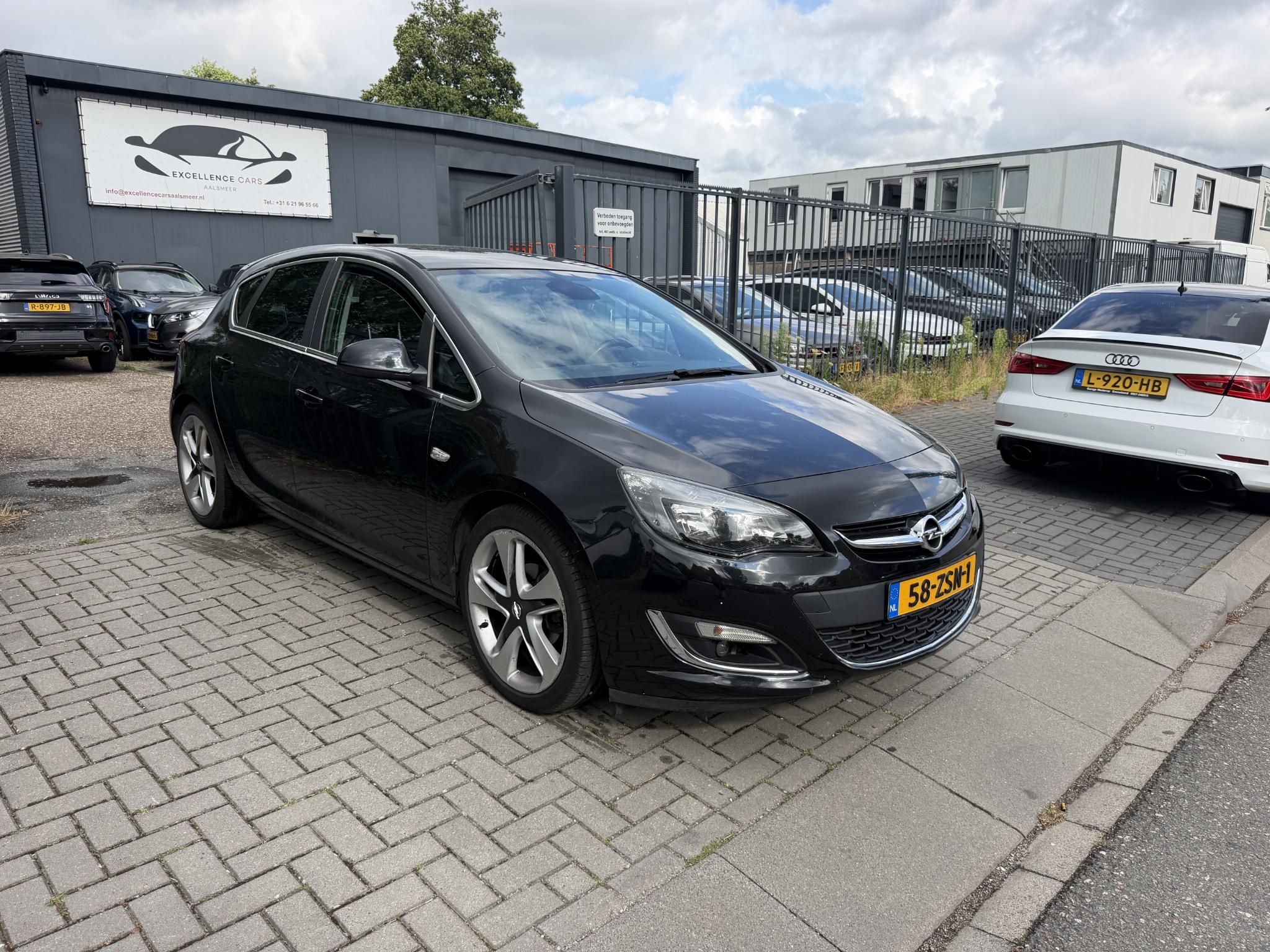 Opel Astra 1.4 Turbo Sport 2013 - voorkant