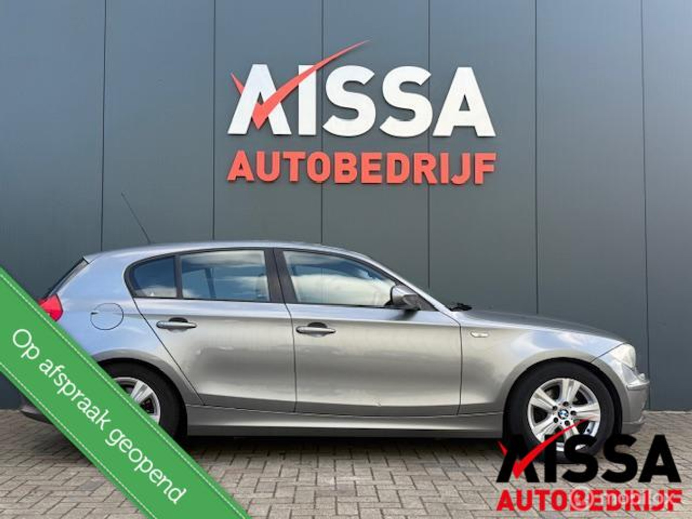 BMW 118i 118i EffDyn. Ed. Business Line Ultimate Edition N.A.P Bi-xenon Clima Cruise LM velgen Leder Sportstoelen 2011 - voorkant