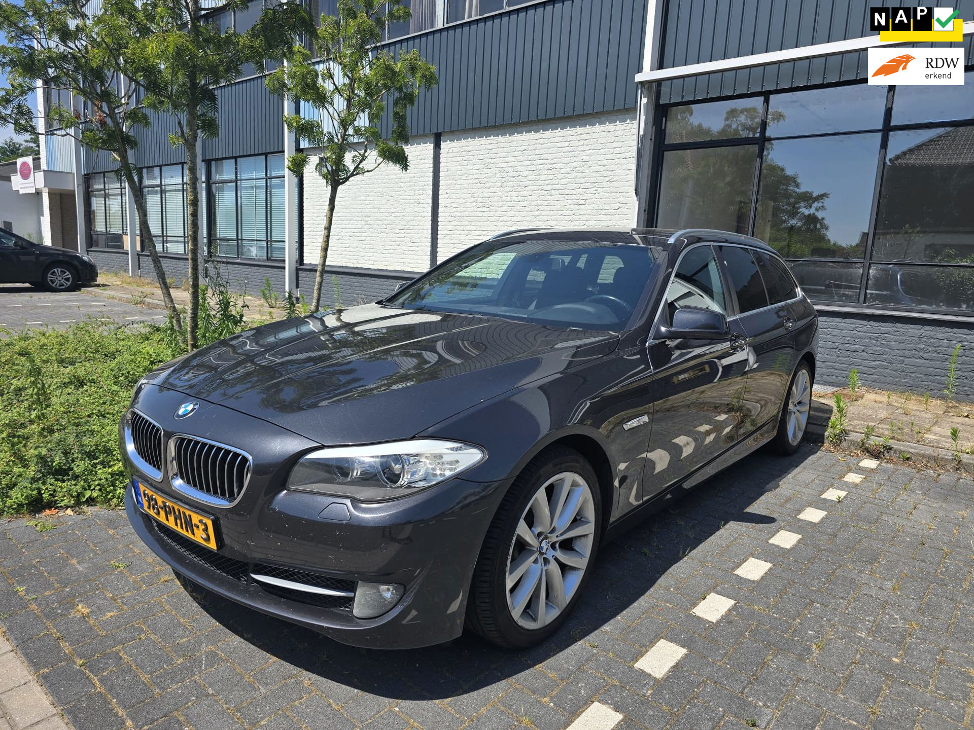 BMW 523i 523i High Executive 2011 - voorkant