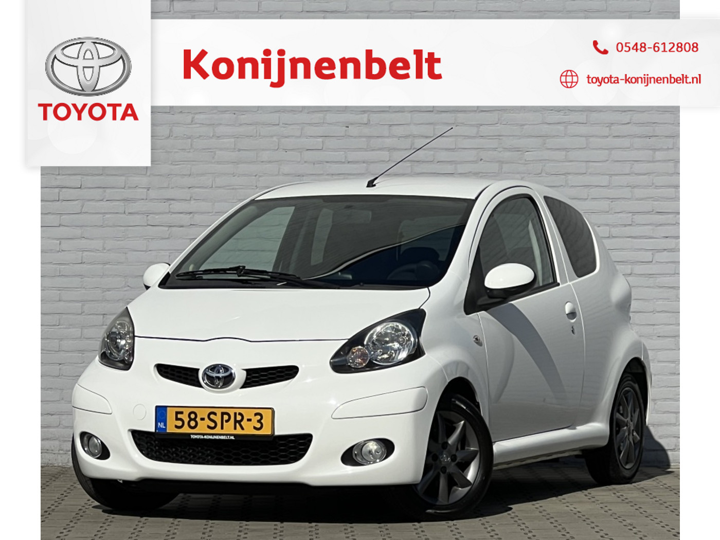 Toyota Toyota Aygo 1.0-12V Dynamic Navigator 3-deurs | NL auto | Navi | Airco 2011 - voorkant