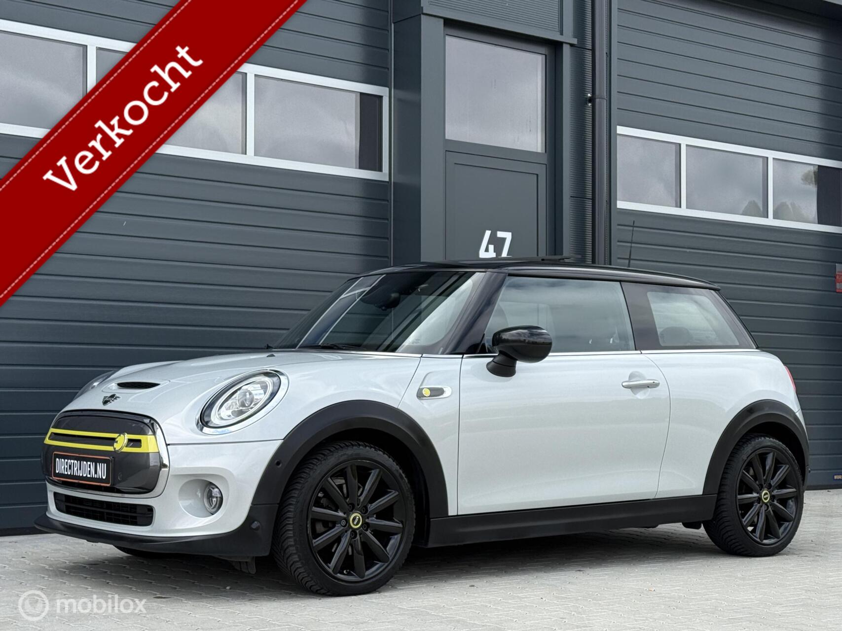 Mini Cooper Se Yours | schuifdak | full options | SOH 93,5% 2020 - voorkant