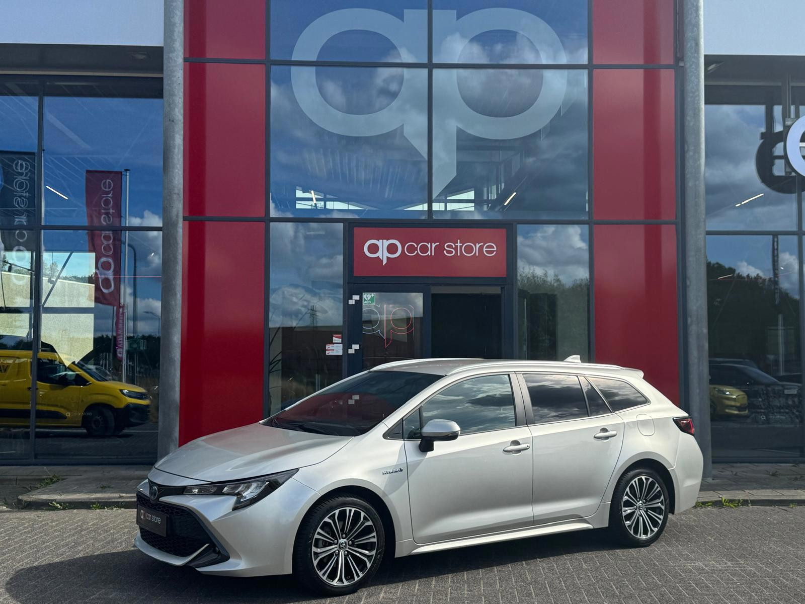 Toyota Toyota Corolla 1.8 Hybrid Business Plus 2020 - voorkant