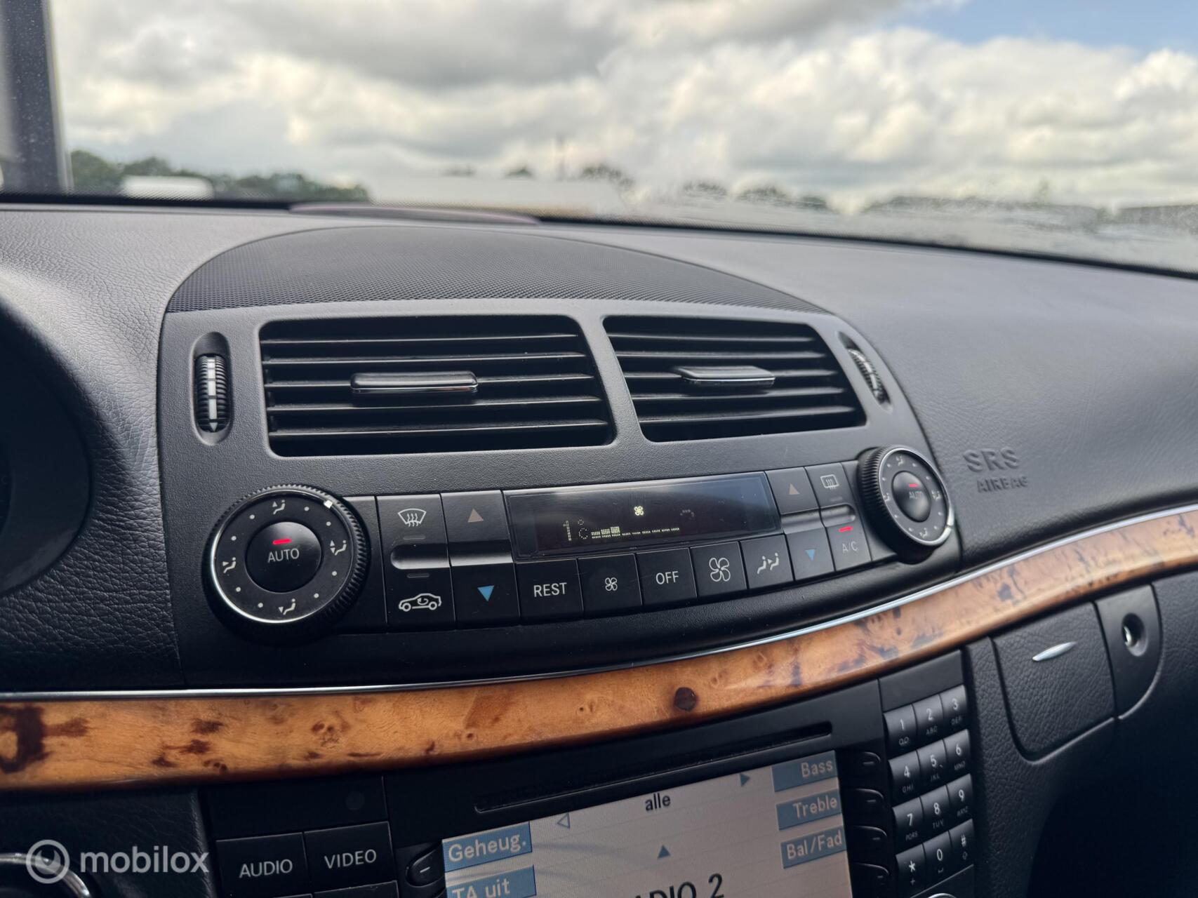 Foto van Mercedes-Benz E 350