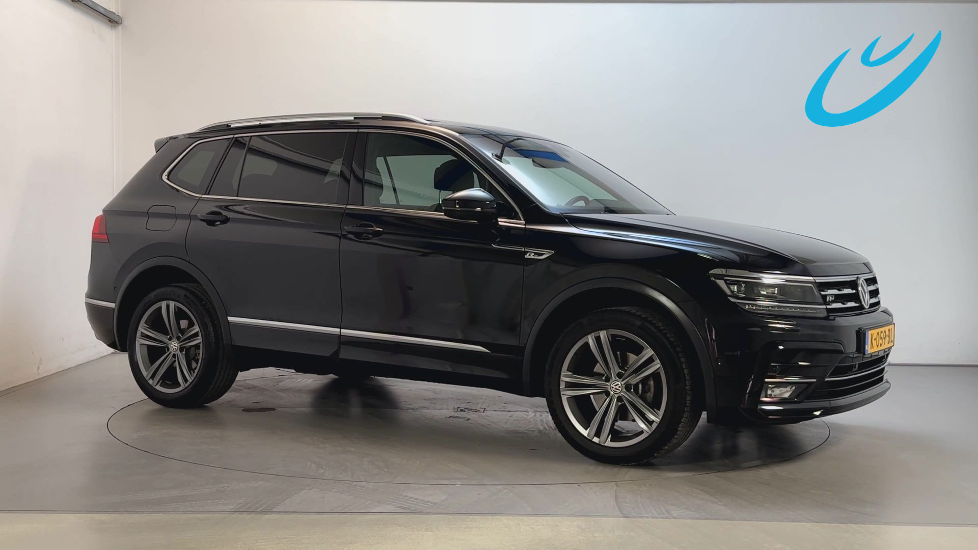 Volkswagen Tiguan 1.5 TSI Highline Business R Panoramadak Stoelverwarming Virtual Cockpit 2020 - voorkant