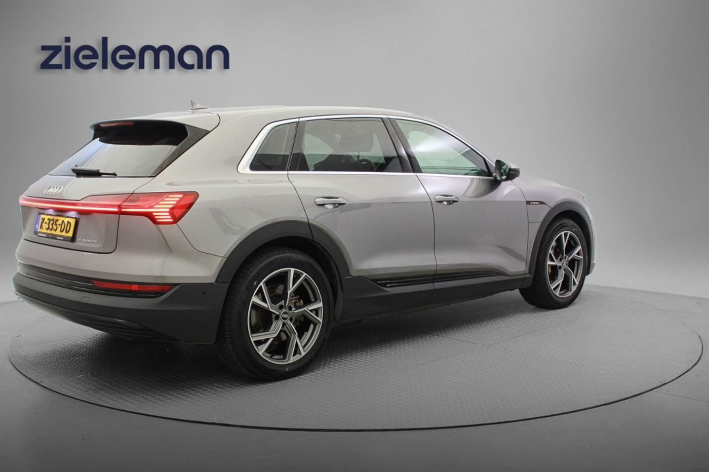 Foto van Audi E-tron 55