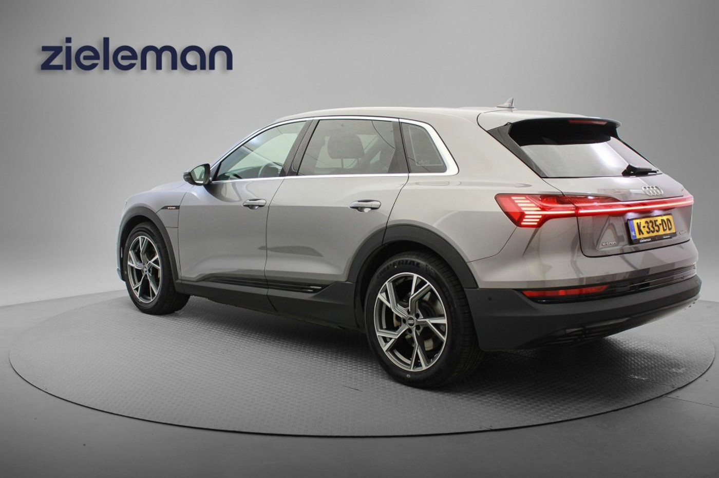 Foto van Audi E-tron 55