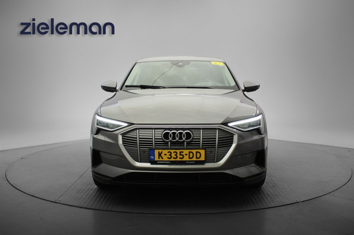 Foto van Audi E-tron 55