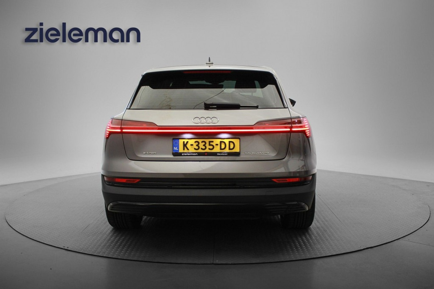 Foto van Audi E-tron 55