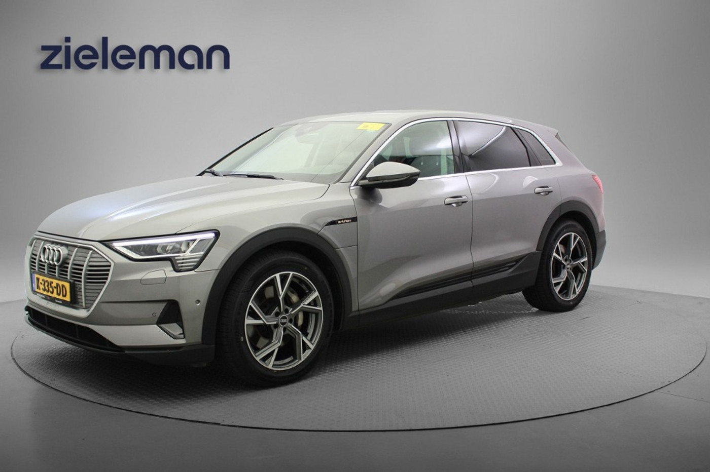 Foto van Audi E-tron 55