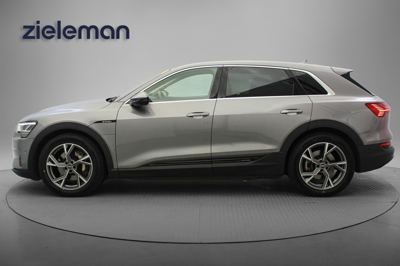 Foto van Audi E-tron 55