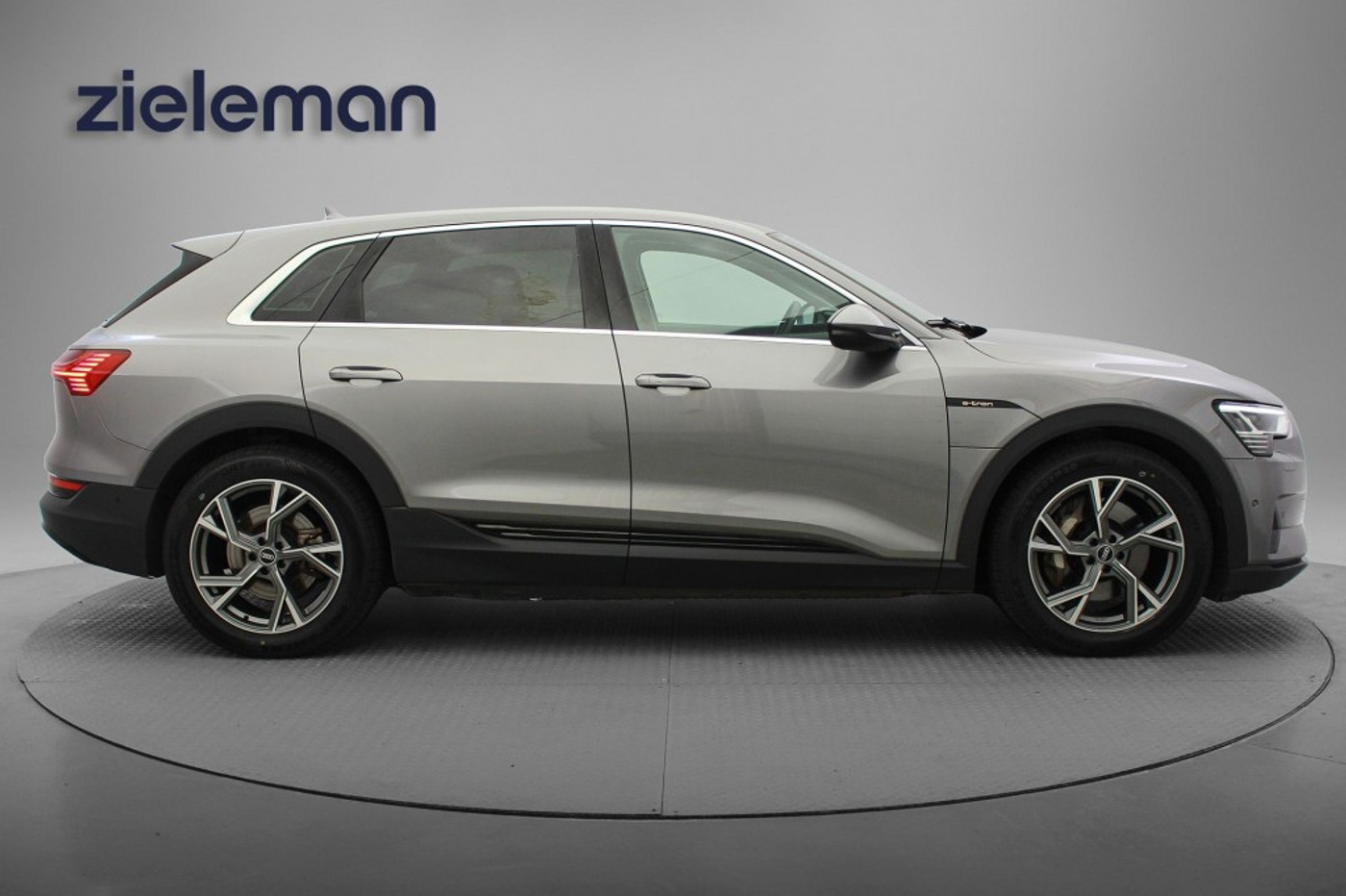 Foto van Audi E-tron 55