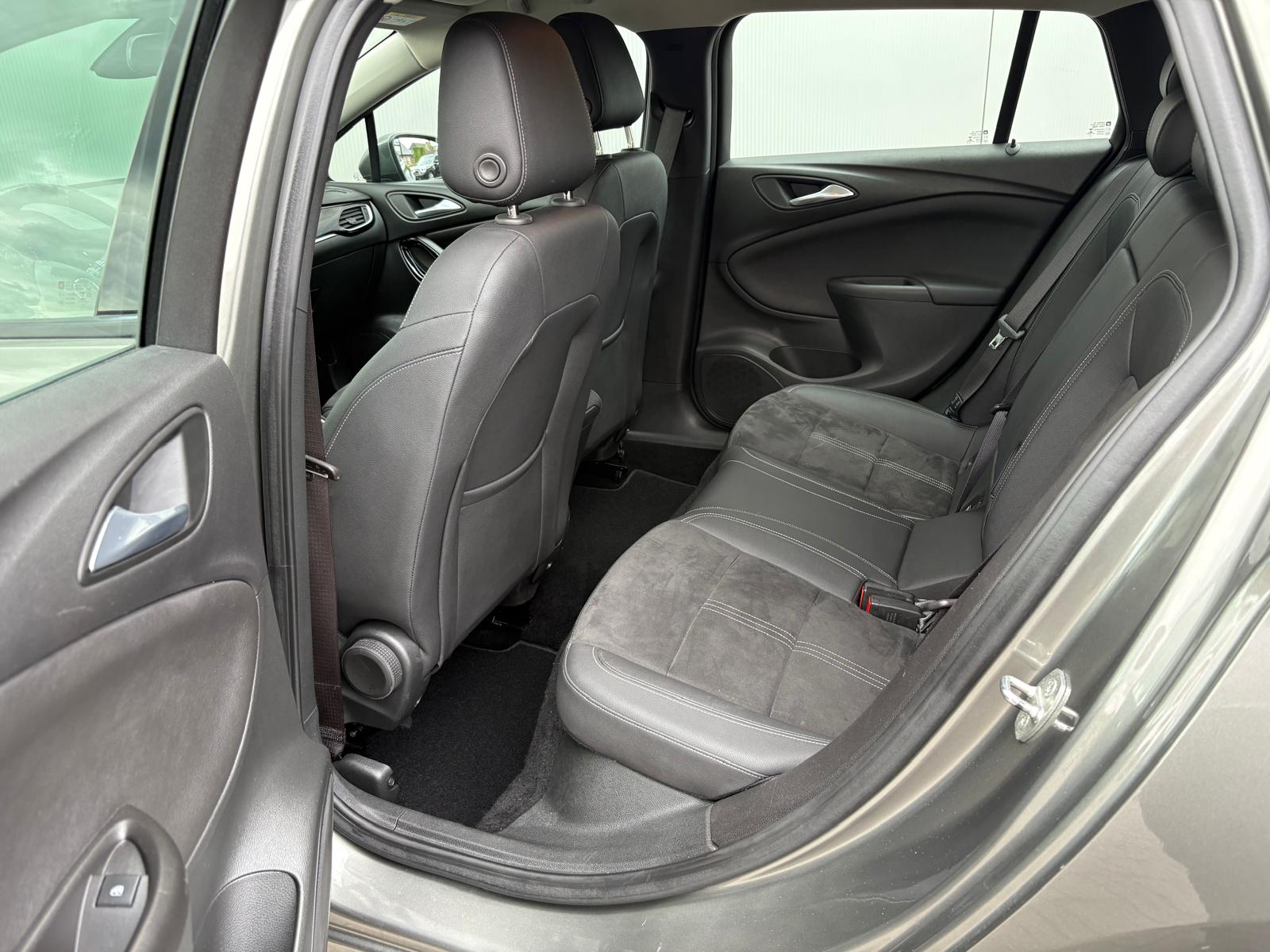Foto van Opel Astra Sports Tourer+