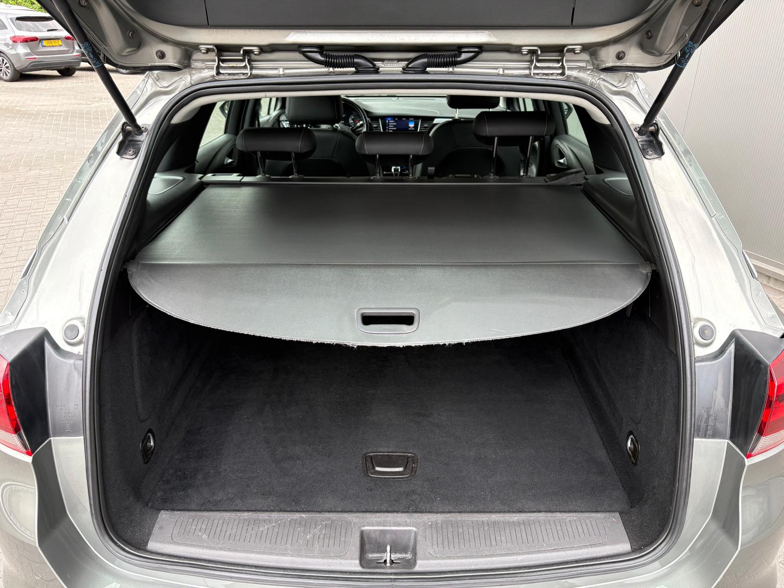 Foto van Opel Astra Sports Tourer+