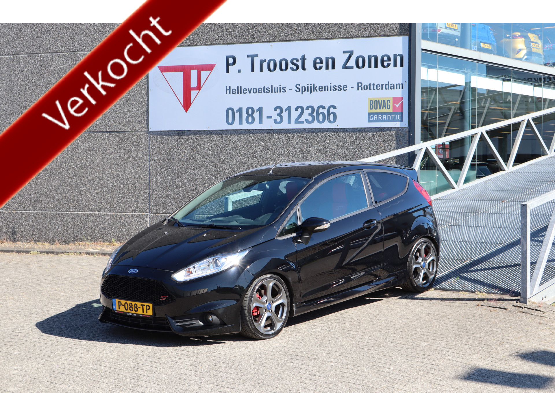 Ford Fiesta 1.6 ST2 Achteruitrijcamera/Stoelverwarming/Automatische airco/Recardo sportstoelen/Licht metalen velgen/Bluetooth 2016 - voorkant