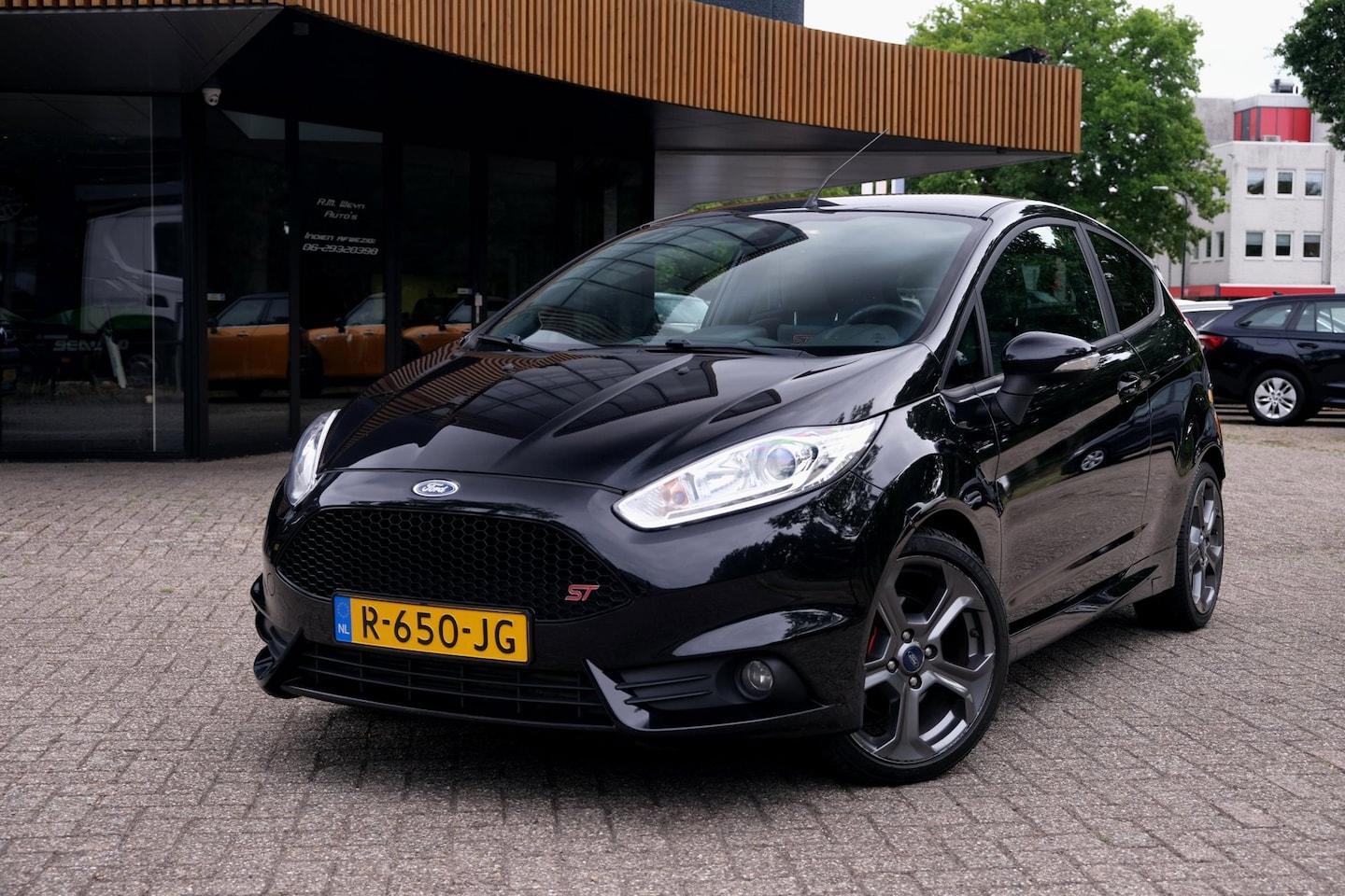 Ford Fiesta 1.6 ST2|Camera|Recaro|Clima|Cruise|Voorruitverwarming|Bluetooth 2015 - voorkant