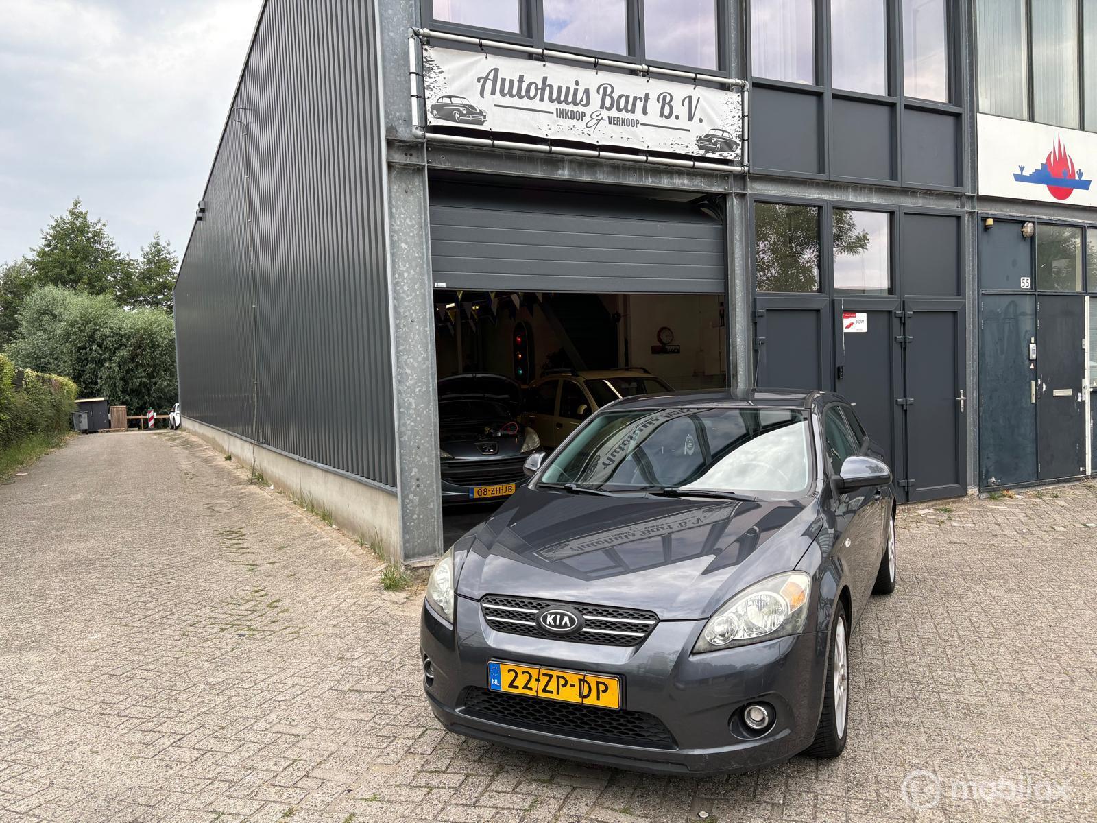 Kia Cee D 1.6 X-ecutive 2008 - voorkant
